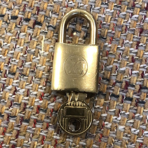 Vintage LV Louis Vuitton Padlock Lock & Key 206 - Picture 5 of 13